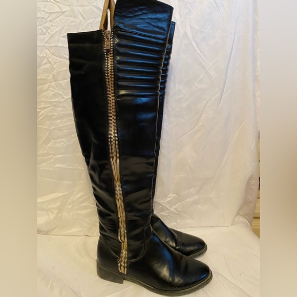 Black tall boots Size 6.5 will fit a size 7 - Picture 3 of 9